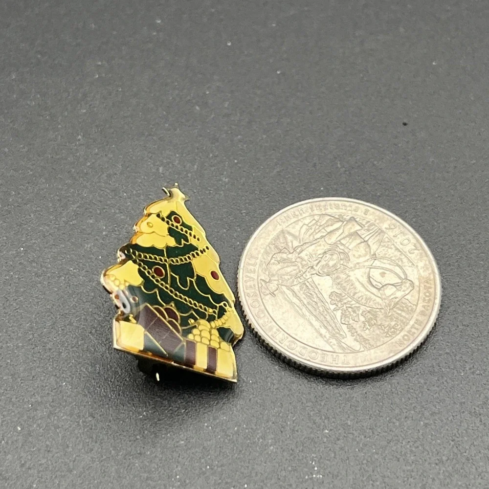 Christmas Tree Presents Gifts Holiday Lapel Hat‎ Pin